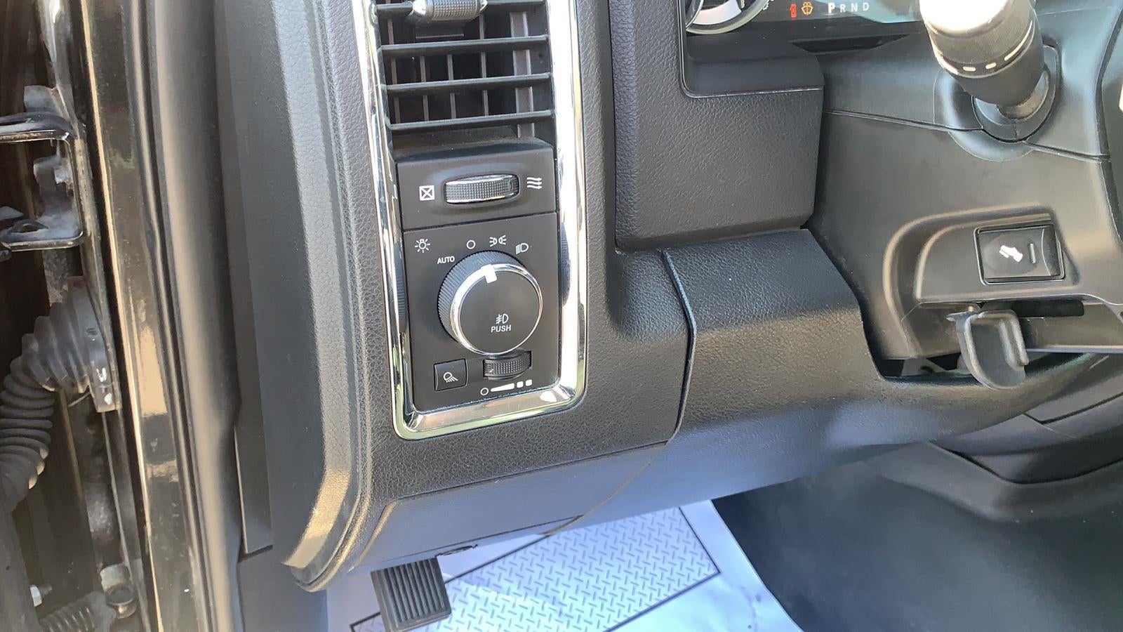 2017 RAM 1500 Laramie Quad Cab 4x4 6'4" Box