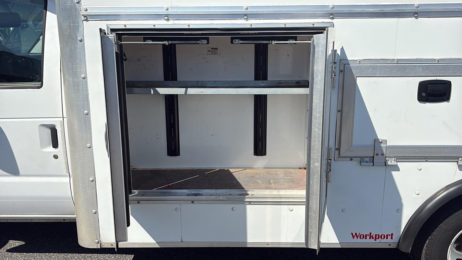 2024 Ford E-Series Cutaway E-350 SRW 138" WB