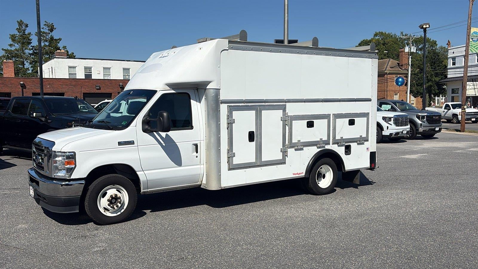2024 Ford E-Series Cutaway E-350 SRW 138" WB