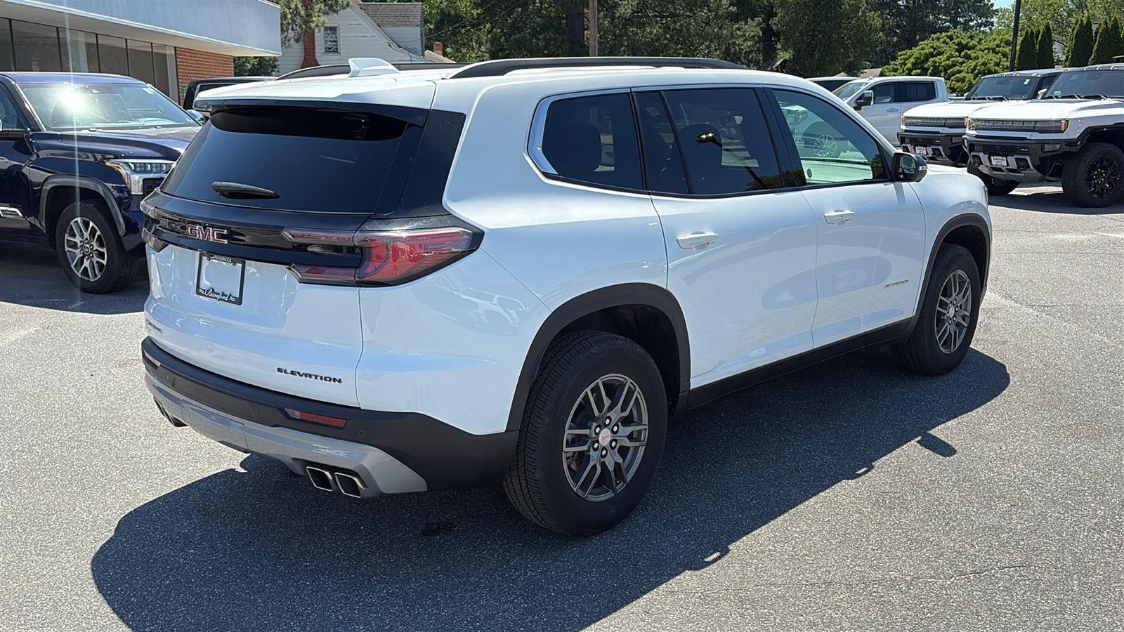 2025 GMC Acadia Elevation