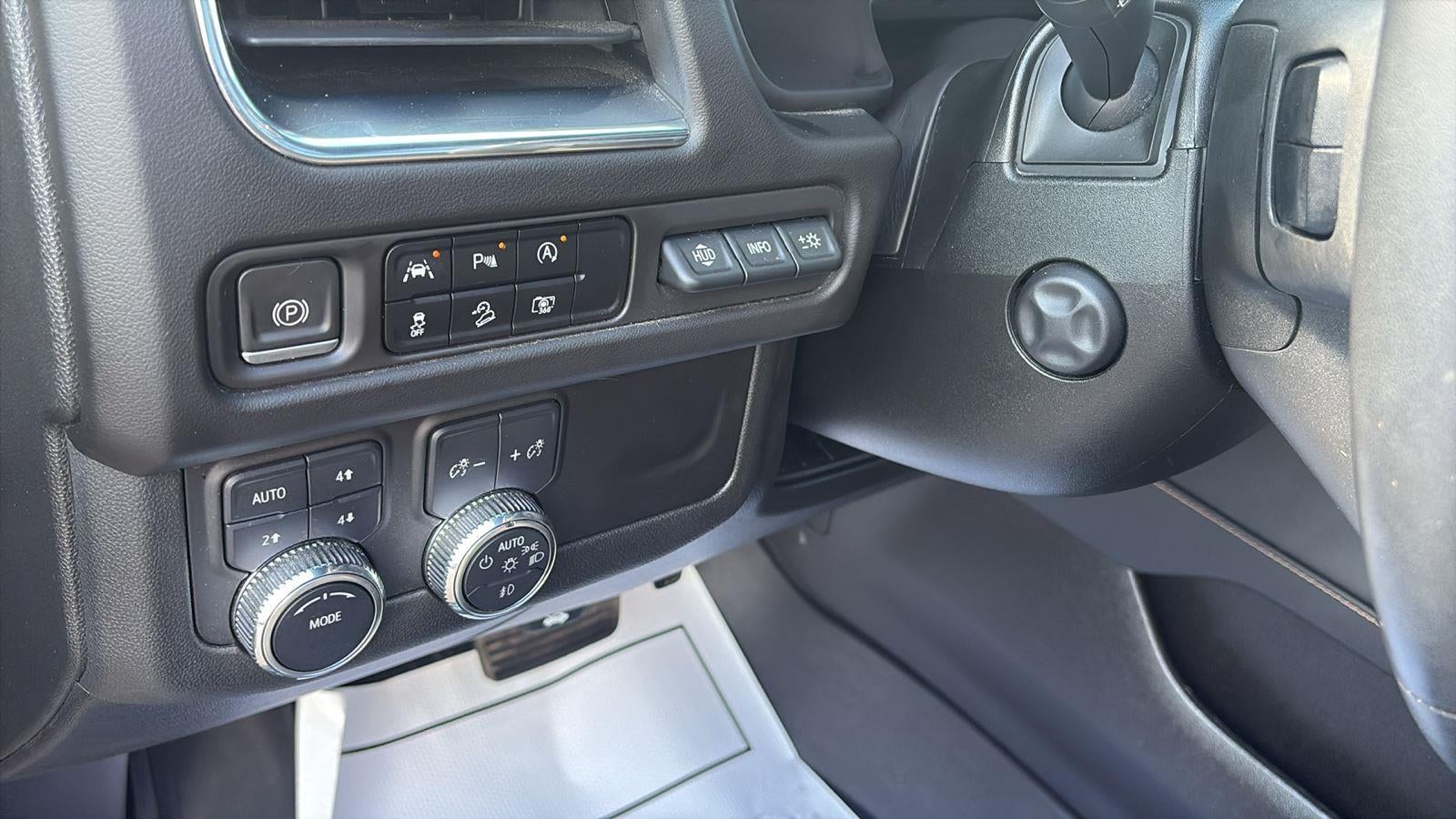 2023 GMC Yukon XL AT4